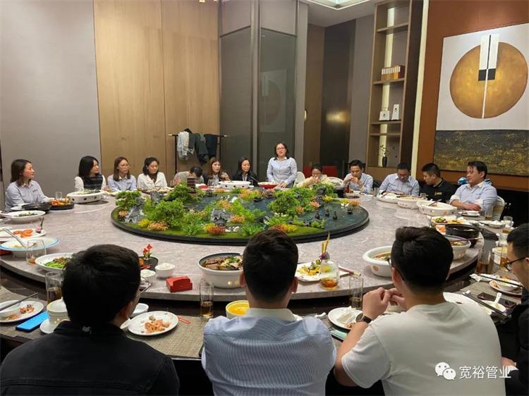 ▲開業相聚,相談甚歡不在于是否有珍饈百味